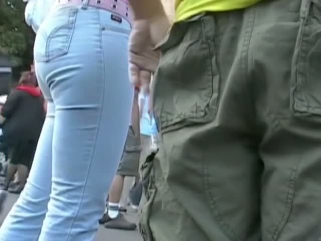 Voyeur street candid of a perfect ass in tight jeans
