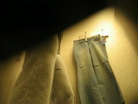 Changing room ass of the amateur girl trying on new jeans