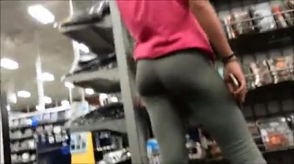 Candid creep - Hottie in spandex at retail store