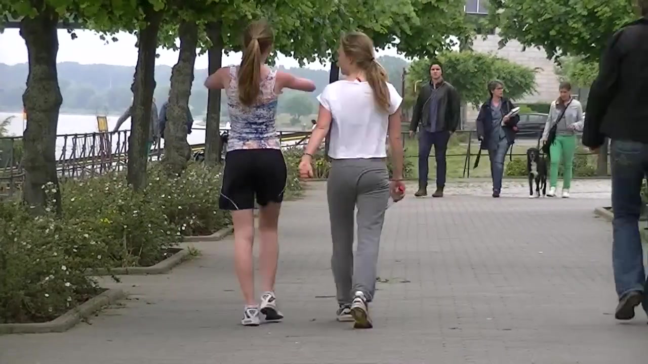 Street voyeur filmed a hot chick with nice ass
