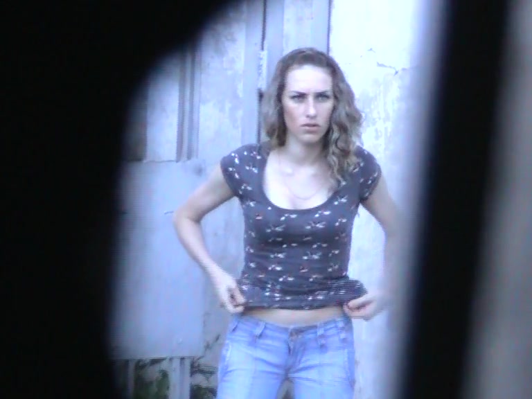 Girl in jeans pissing outdoor caught by toilet voyeur hunter