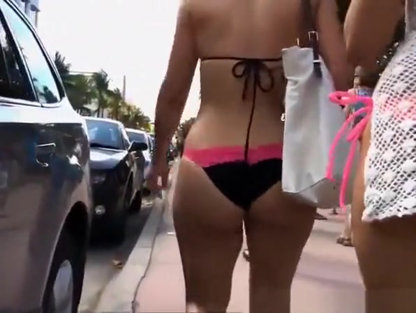 Great big ass in pink and black bikini