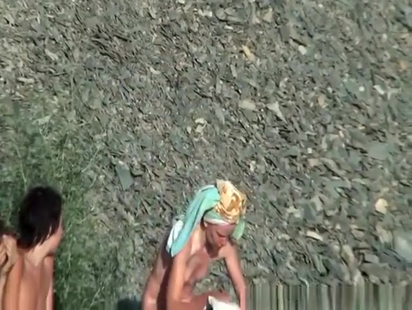 Nudists washing themselfs