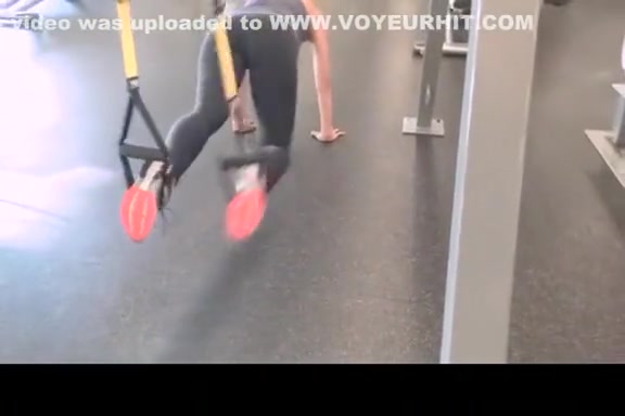 Girls secretly filmed in the gym exercising
